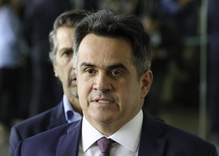 Eduardo Bolsonaro nos EUA foi prejuízo gigantesco para nosso projeto, diz Ciro Nogueira