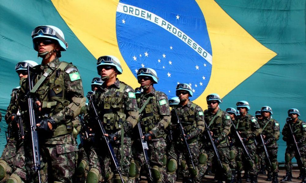 Entre dezembro de 2022 e agosto, o número dos brasileiros que afirmavam "confiar muito" na instituição passou de 44% para 33%