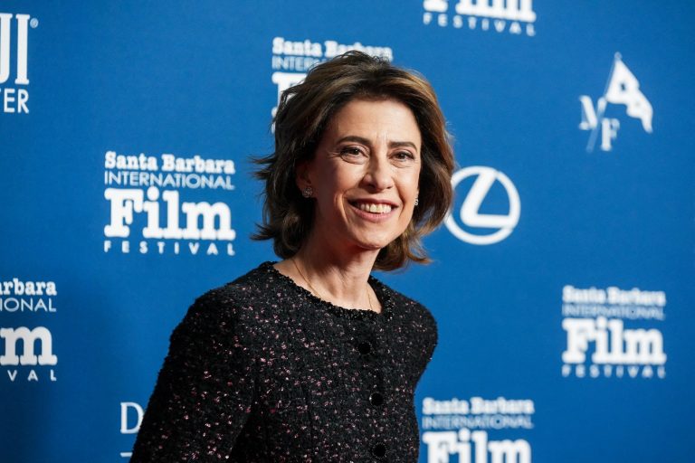 Fernanda Torres é capa da revista The Hollywood Reporter, em semana decisiva para o Oscar