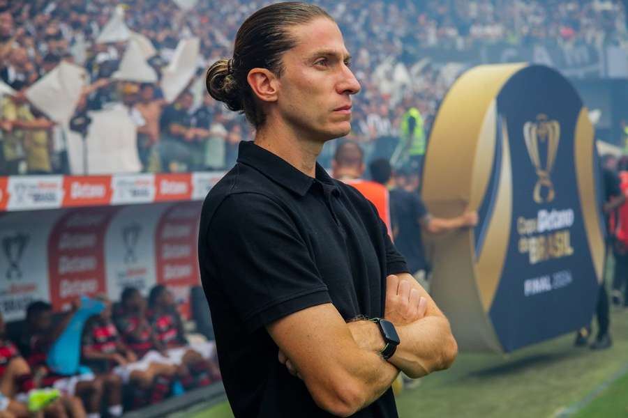 Flamengo anuncia a demissão de Filipe Luís