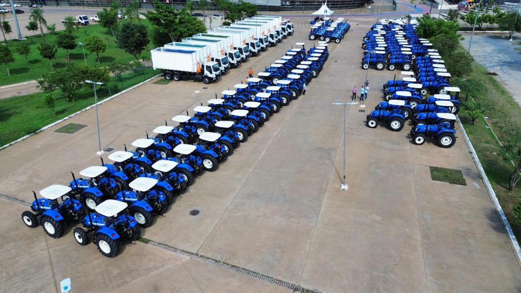 Governo de MT realiza entregas de máquinas para fortalecer agricultura familiar de 99 municípios