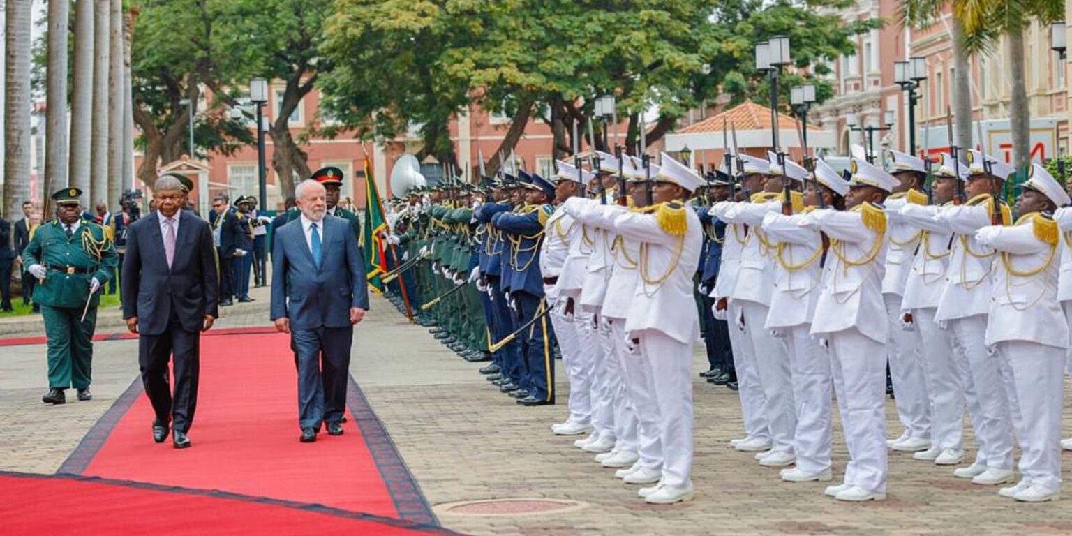 Lula anuncia programa para desenvolver agricultura de Angola