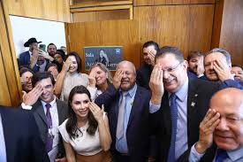 Michelle Bolsonaro inaugura sala na Câmara em homenagem à deputada Amália Barros