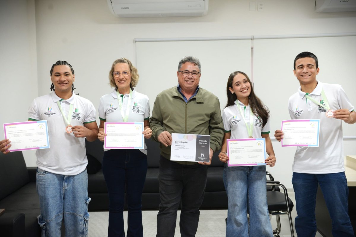 Equipe Eletrocutados vence Olimpíada Brasileira de Sociologia e conquista bolsas de iniciação científica