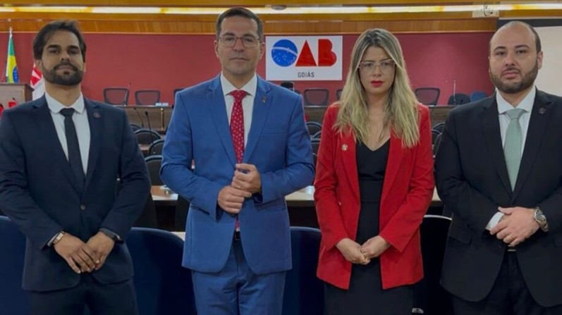 OAB obtém liminar que impede delegado de atuar contra advogada presa após críticas
