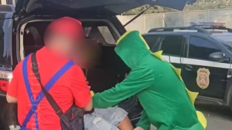 Policiais fantasiados de Mario Bros prendem suspeito de furtar celulares no Carnaval de SP