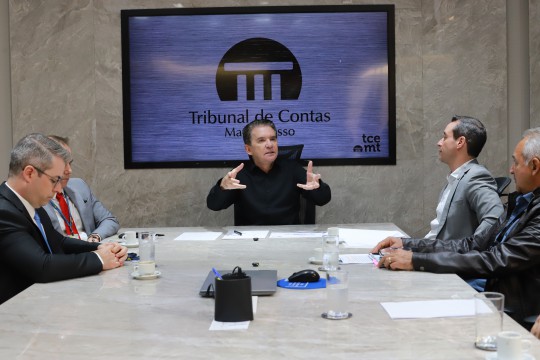 Presidente do TCE-MT recebe balanço das ações da Secretaria de Justiça