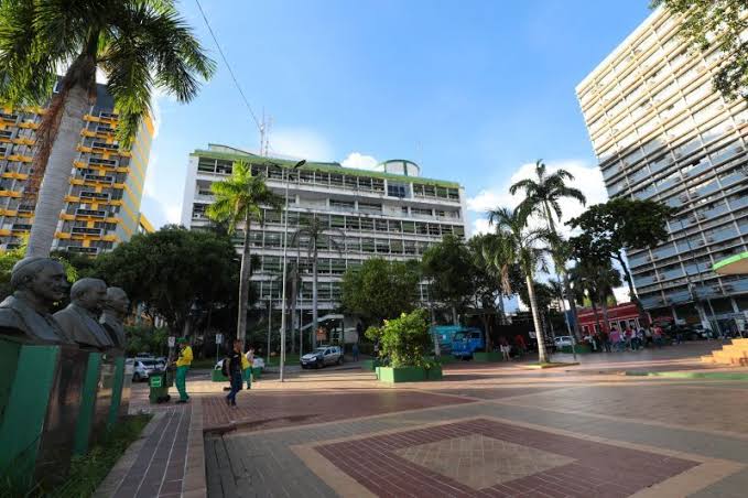 Servidores reclamam de atraso salarial