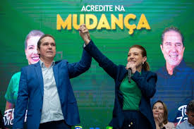 Título: "Várzea Grande: O Grande Show das Alianças e Desavenças!"